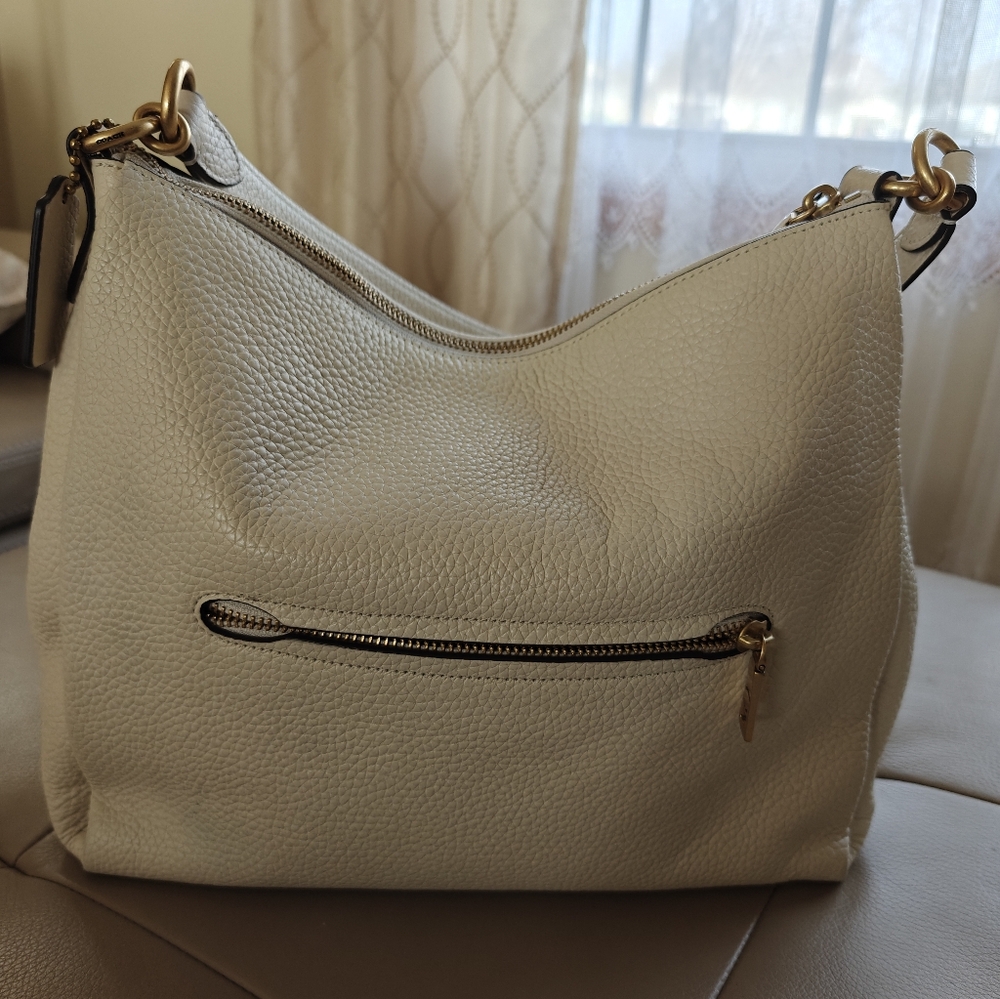 Coach Real  Leather Shoulder Bag White Color Like New Excellent For Summer
